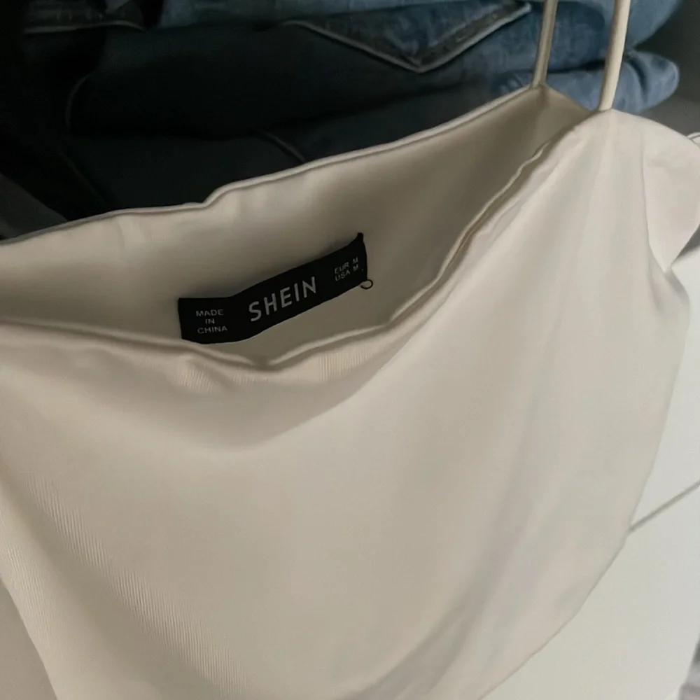 SHEIN basic crop top - Picture 2 of 3